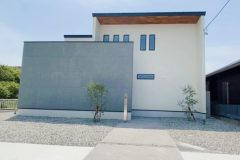 オーナー様宅訪問～グレー×白×木目の組み合わせがおしゃれな外観～