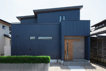 “ガルバリウム×無垢”豊川で一番、美しい造作天井のある家【豊川 / 注文住宅】
